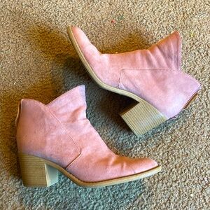 Qupid Size 10 Light Pink Booties- Zip Up